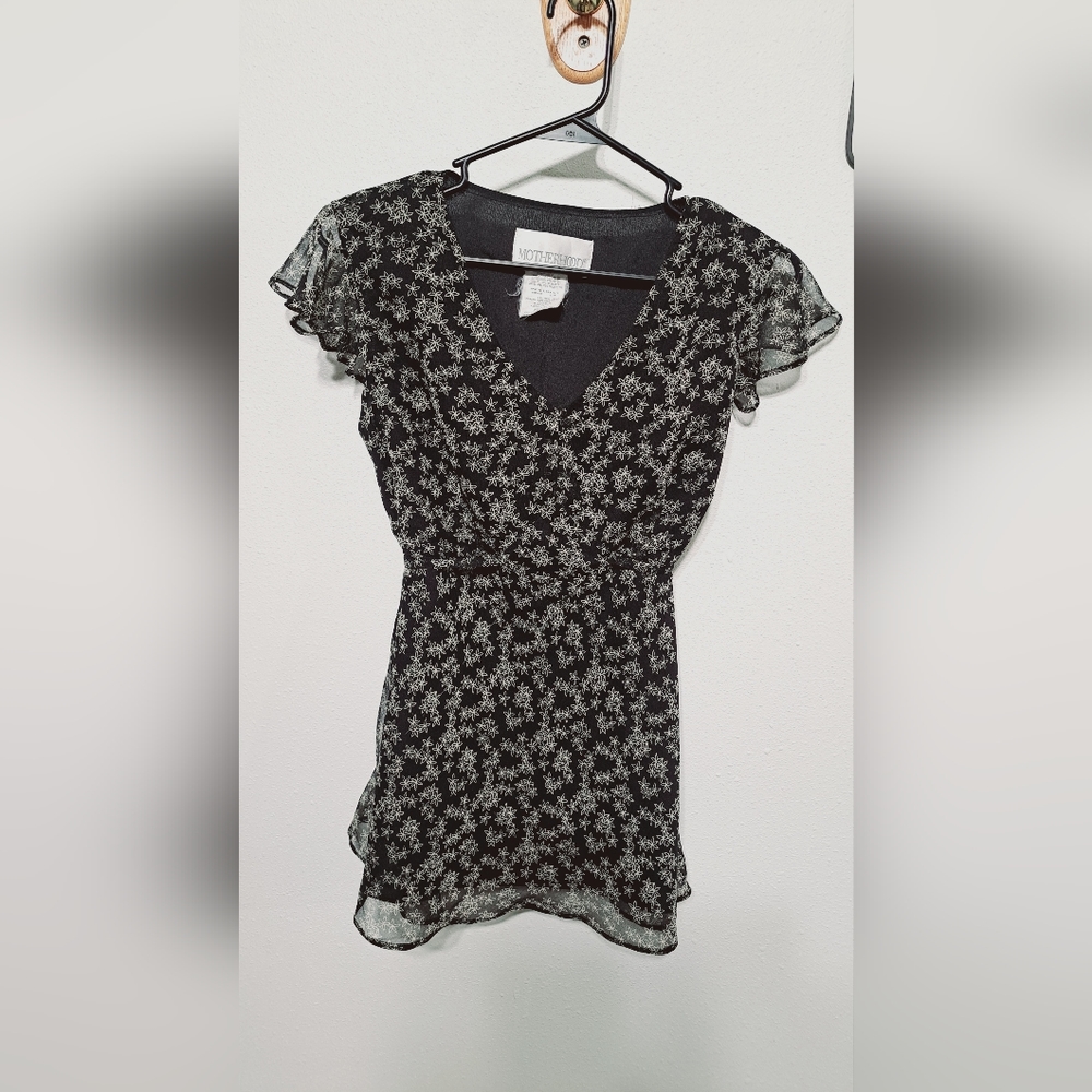 Motherhood Maternity top, Med